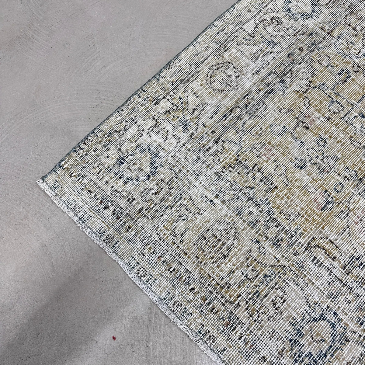 XL Vintage Turkish Accent Area Rug 5.6 x 9.5 ft