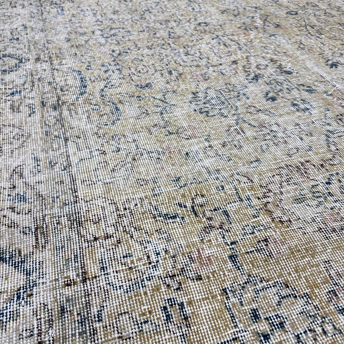 XL Vintage Turkish Accent Area Rug 5.6 x 9.5 ft