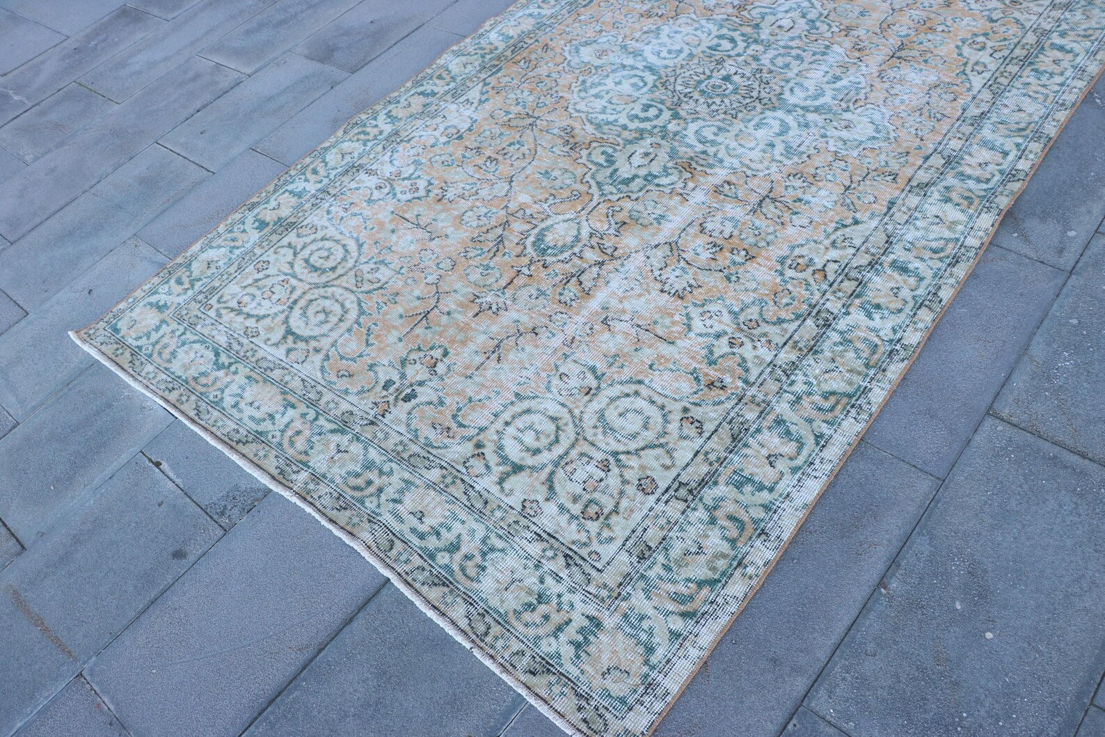 Vintage Turkish Accent Area rug 4.7 x 8.6 ft
