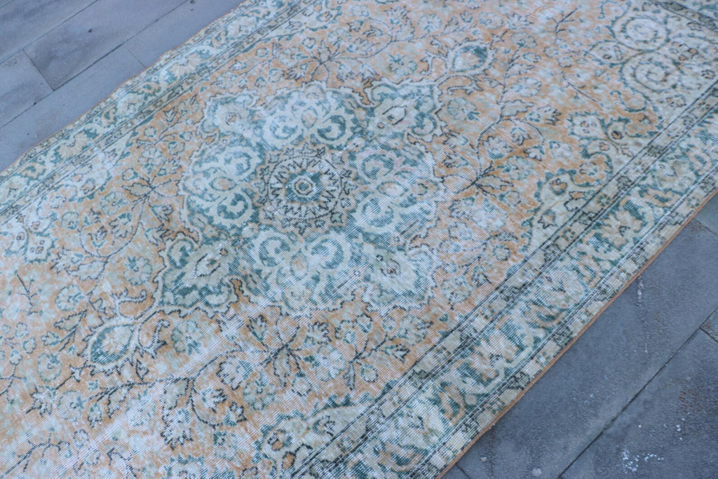 Vintage Turkish Accent Area rug 4.7 x 8.6 ft