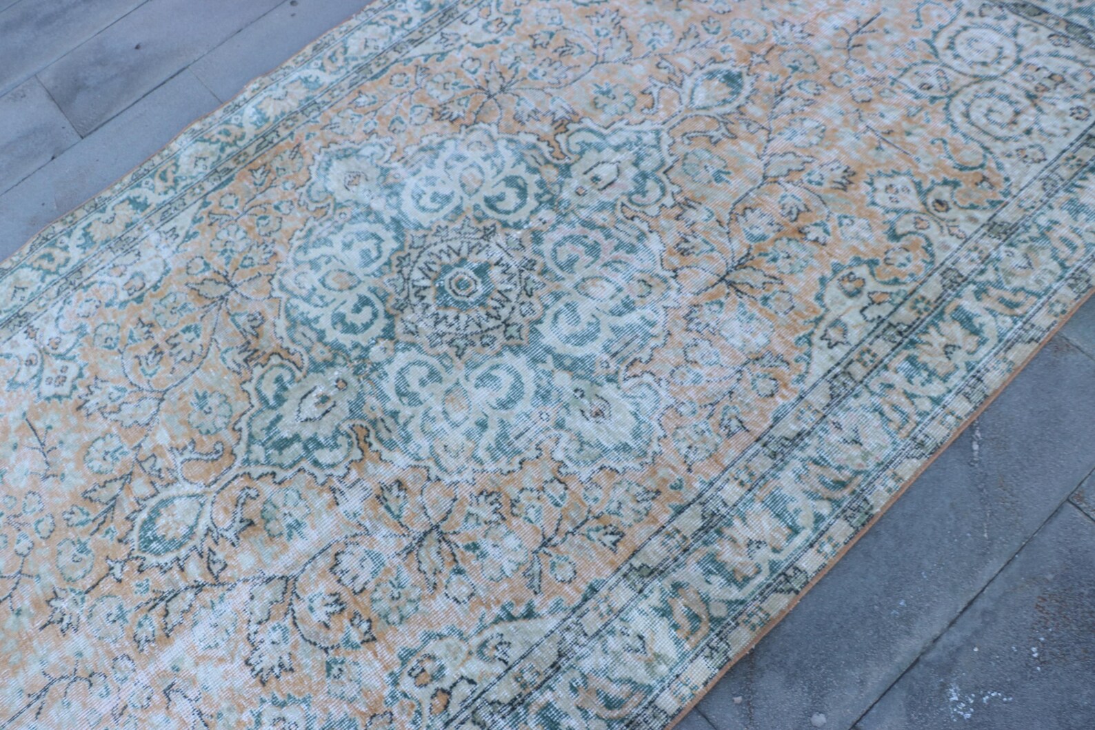 Vintage Turkish Accent Area rug 4.7 x 8.6 ft