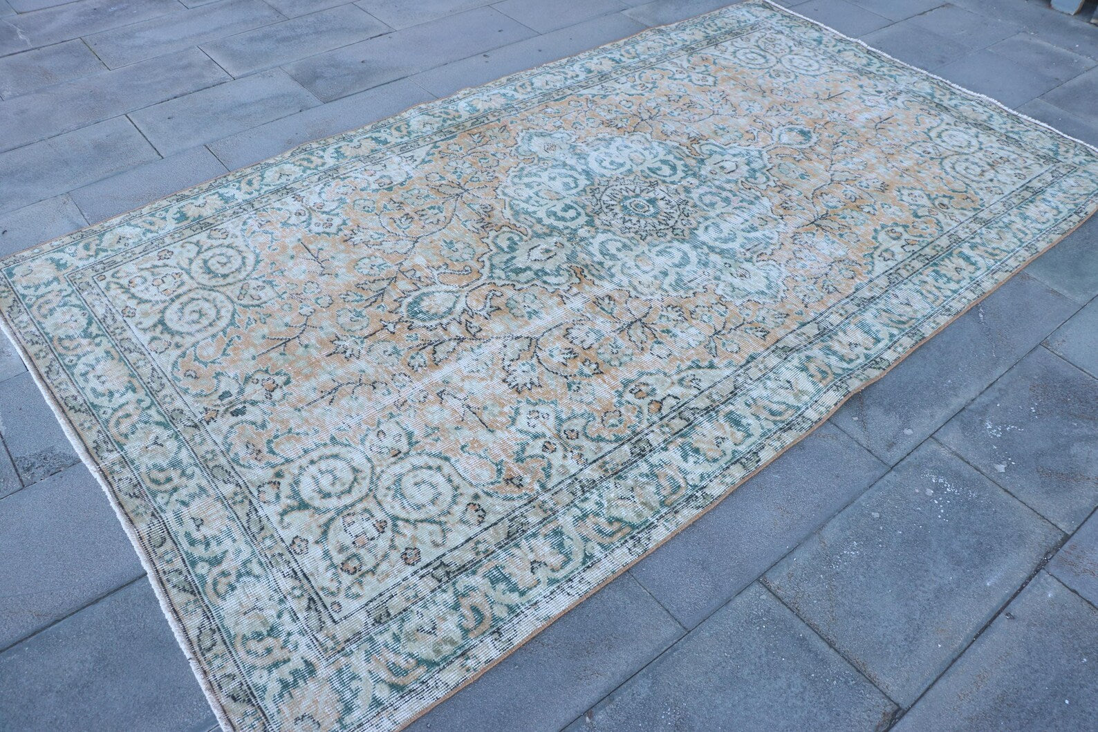 Vintage Turkish Accent Area rug 4.7 x 8.6 ft