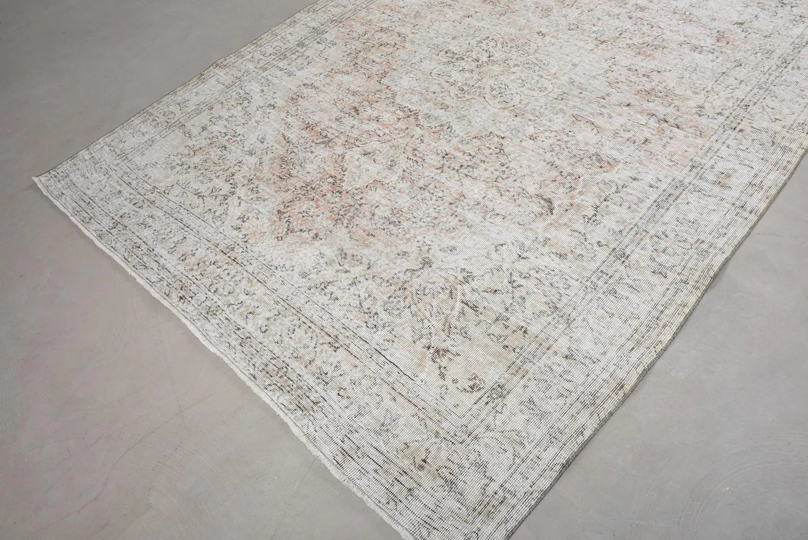 XL Vintage Turkish Accent Area Rug 6.5 x 9.4 ft