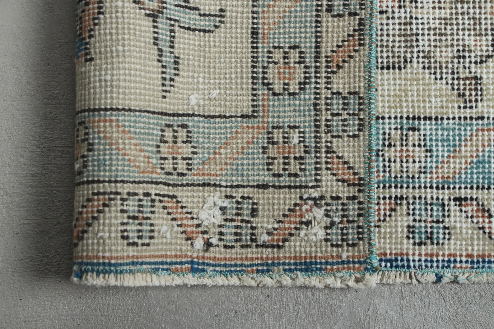 XL Vintage Turkish Accent Area Rug 5.2 x 8.6 ft