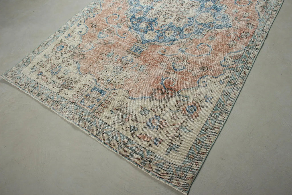 XL Vintage Turkish Accent Area Rug 5.2 x 8.6 ft