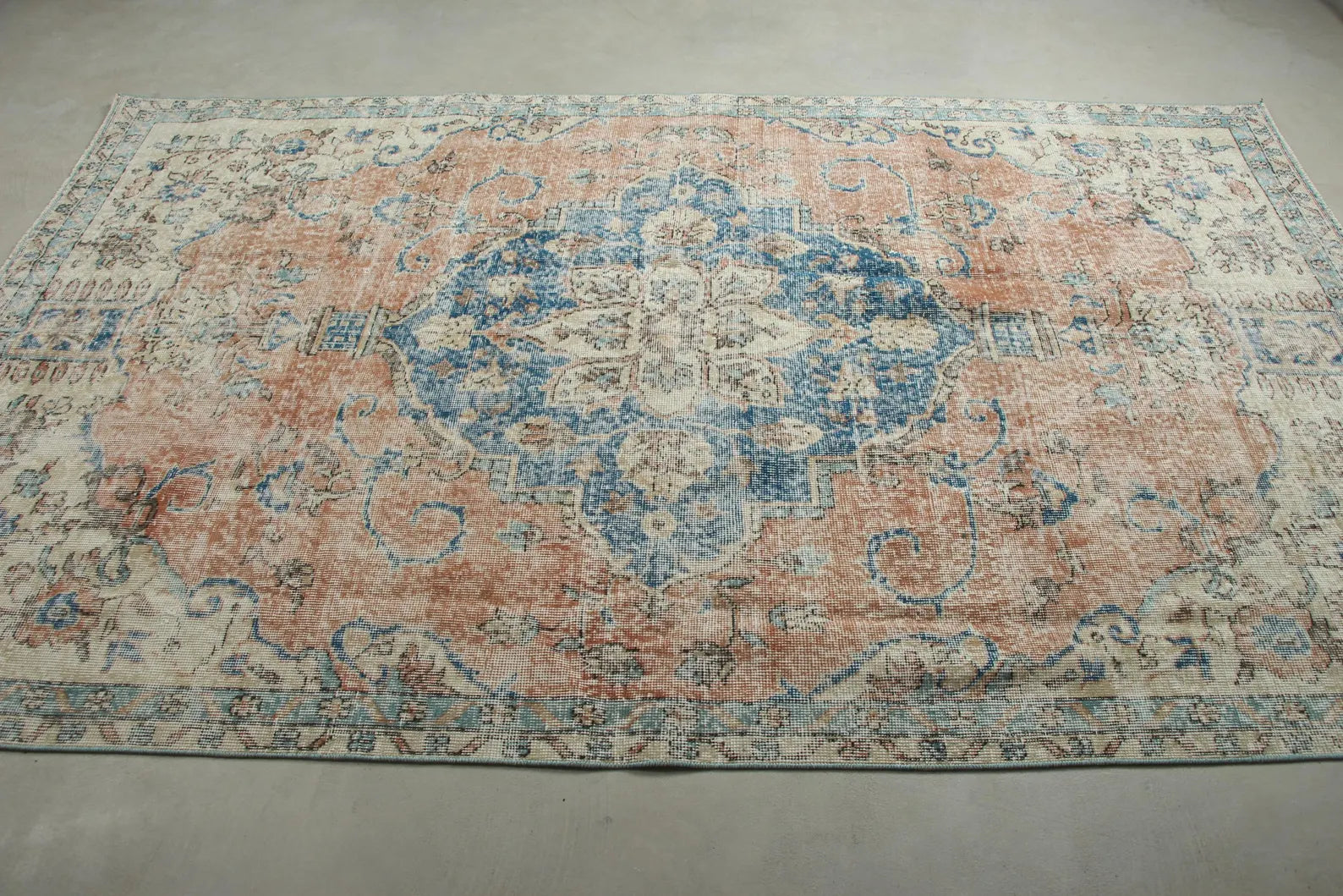 XL Vintage Turkish Accent Area Rug 5.2 x 8.6 ft