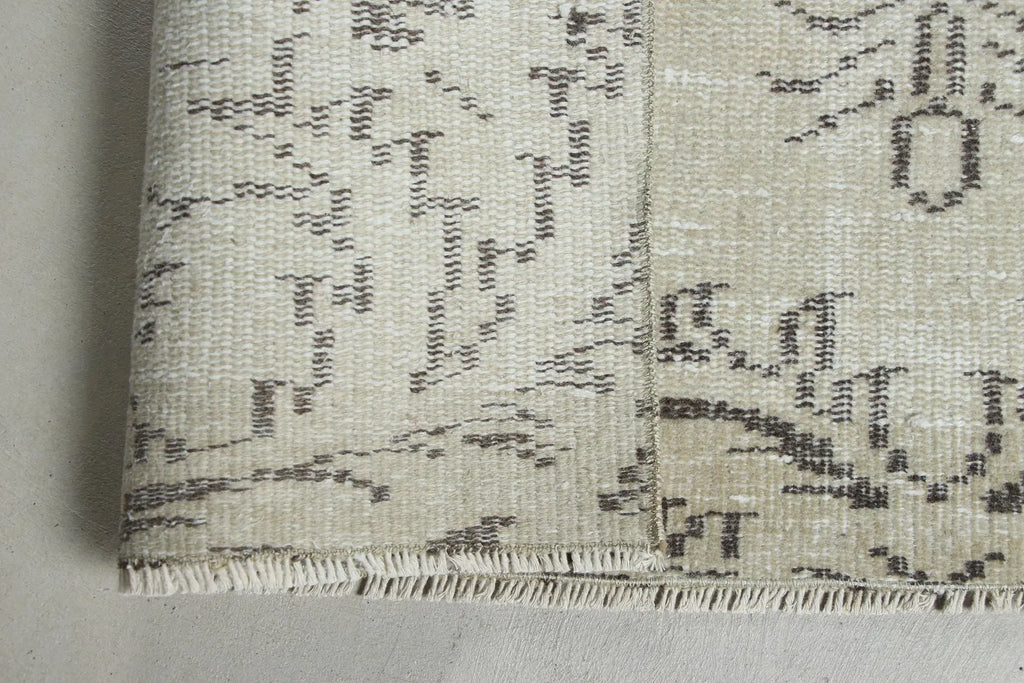 Vintage Turkish Accent Area rug 3.8 x 7.1 ft