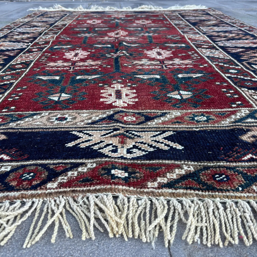 Vintage Turkish Accent Area Rug 4.1 x 6.9 ft