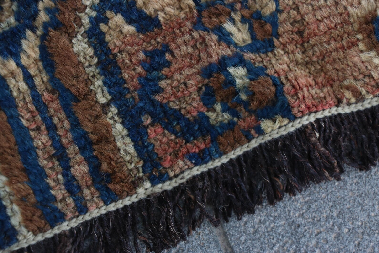Vintage Persian Accent Area Rug  2.9 x 4.8 ft