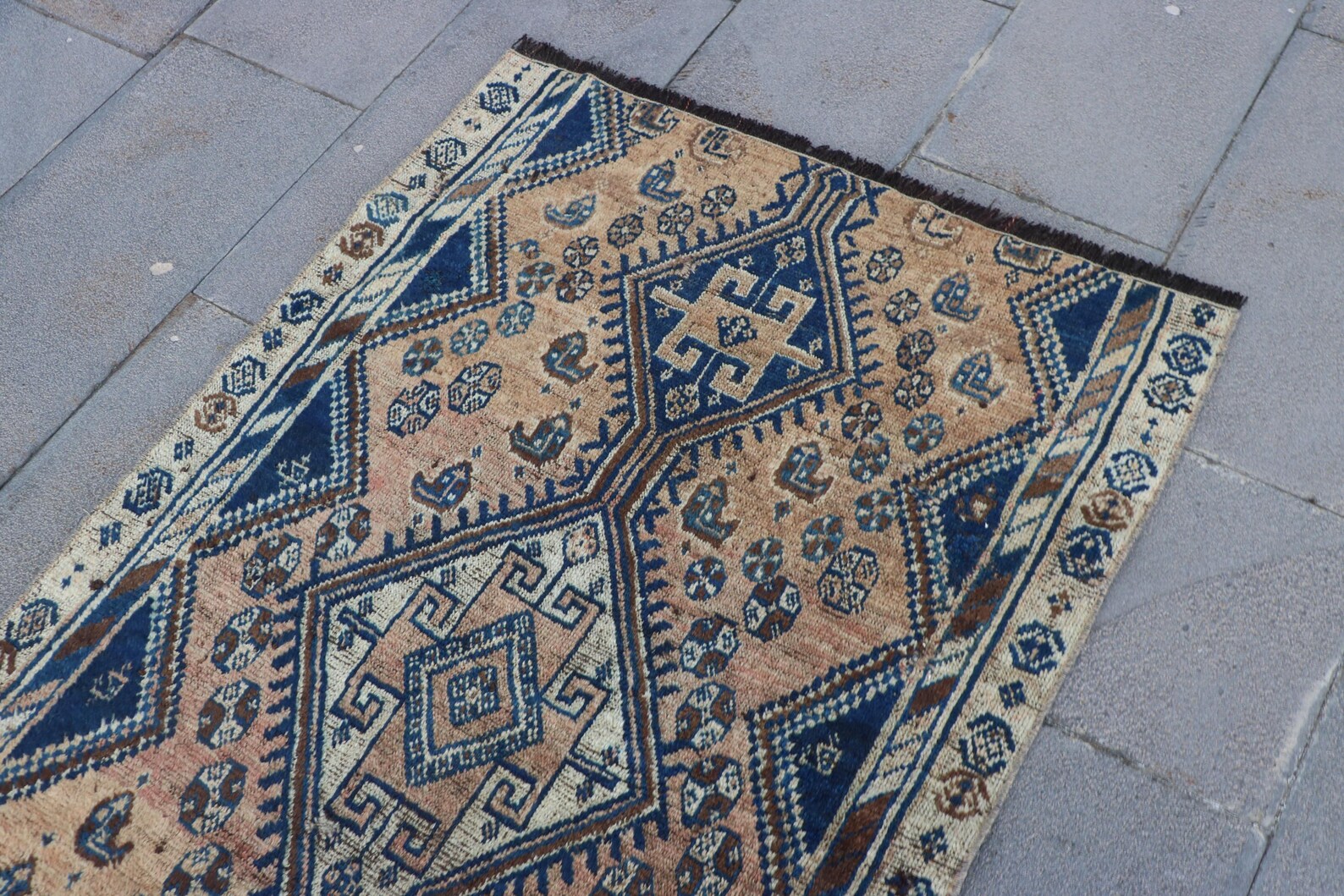 Vintage Persian Accent Area Rug  2.9 x 4.8 ft