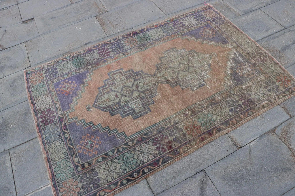 Vintage Turkish Accent Area rug 3.5 x 5.2 ft
