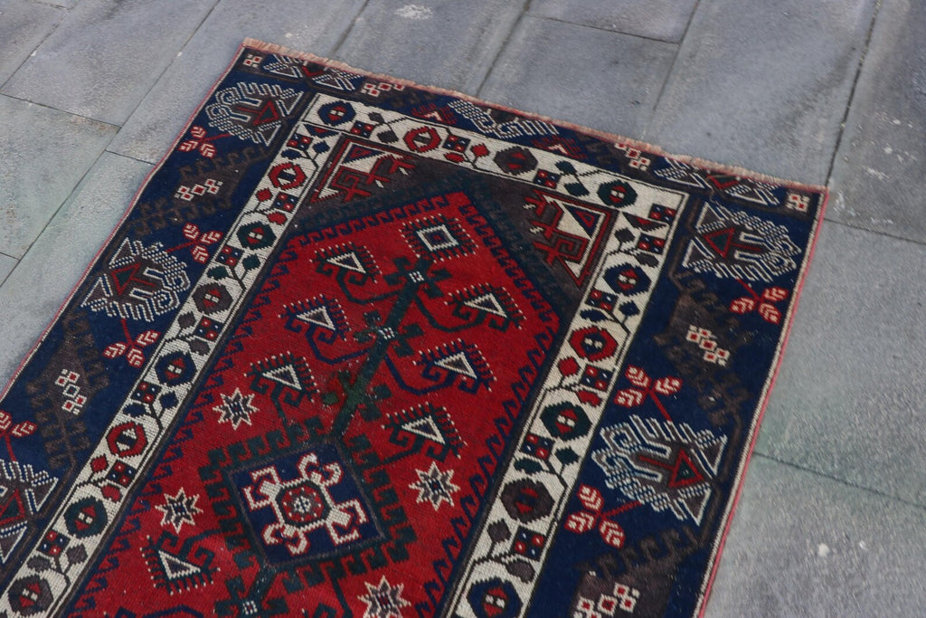 Vintage Turkish Accent Area rug 3.5 x 4.9 ft