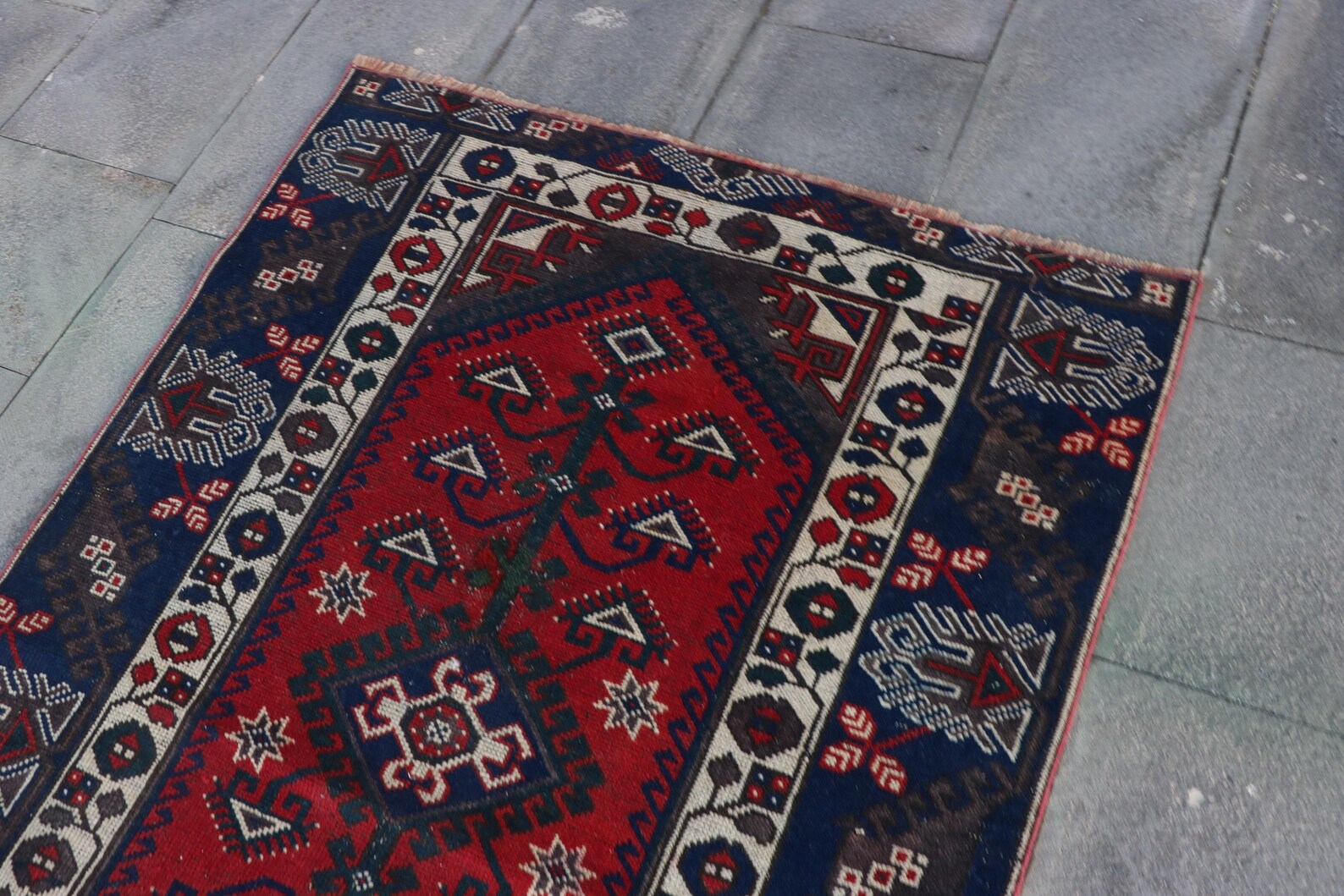 Vintage Turkish Accent Area rug 3.5 x 4.9 ft