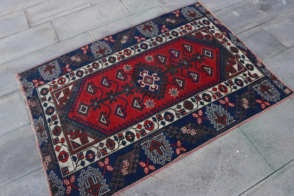 Vintage Turkish Accent Area rug 3.5 x 4.9 ft