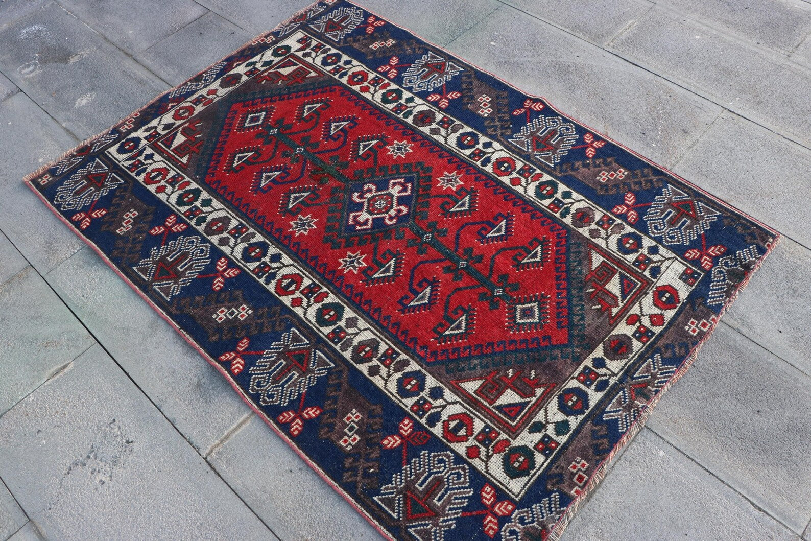Vintage Turkish Accent Area rug 3.5 x 4.9 ft