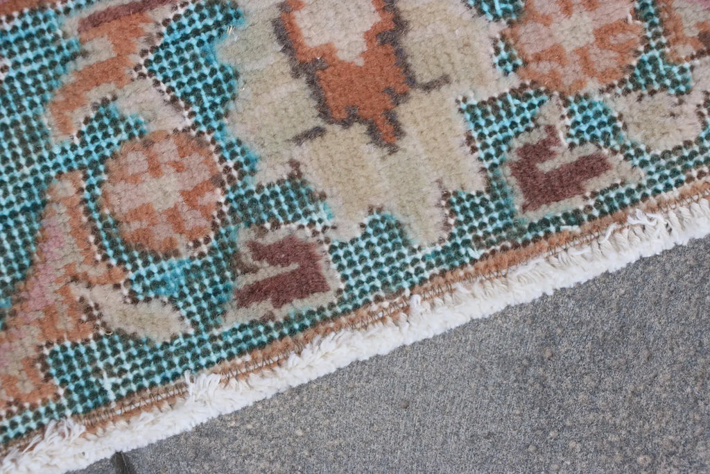 XL Vintage Turkish Accent Area Rug 5.1 x 8.1 ft