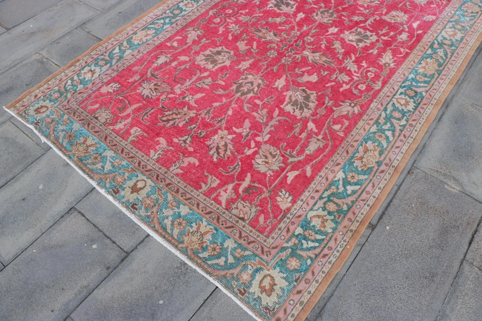XL Vintage Turkish Accent Area Rug 5.1 x 8.1 ft