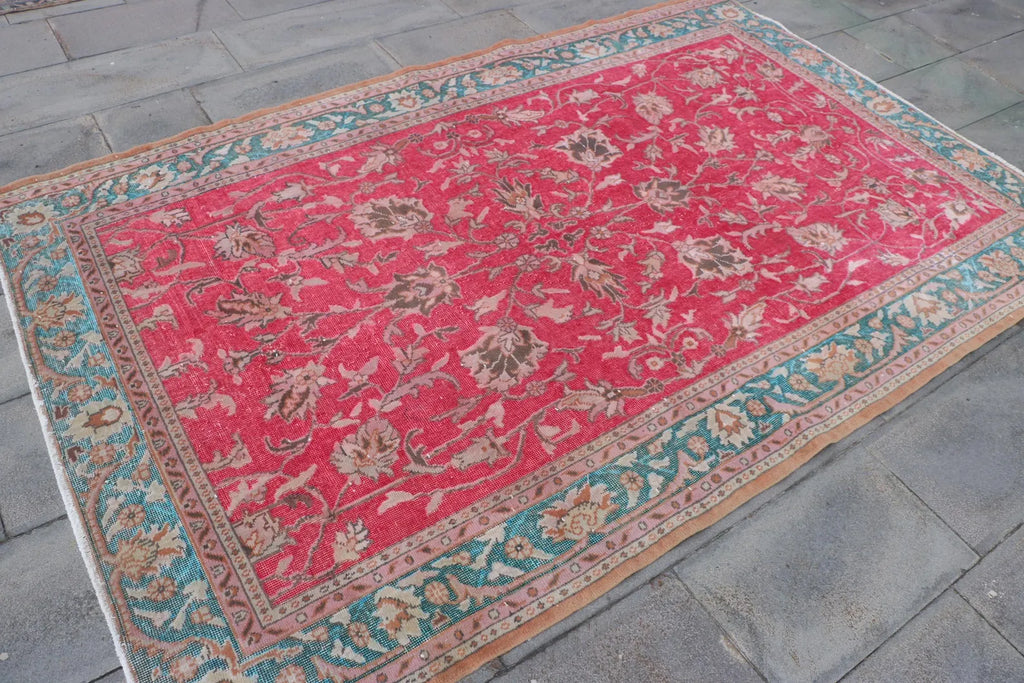 XL Vintage Turkish Accent Area Rug 5.1 x 8.1 ft