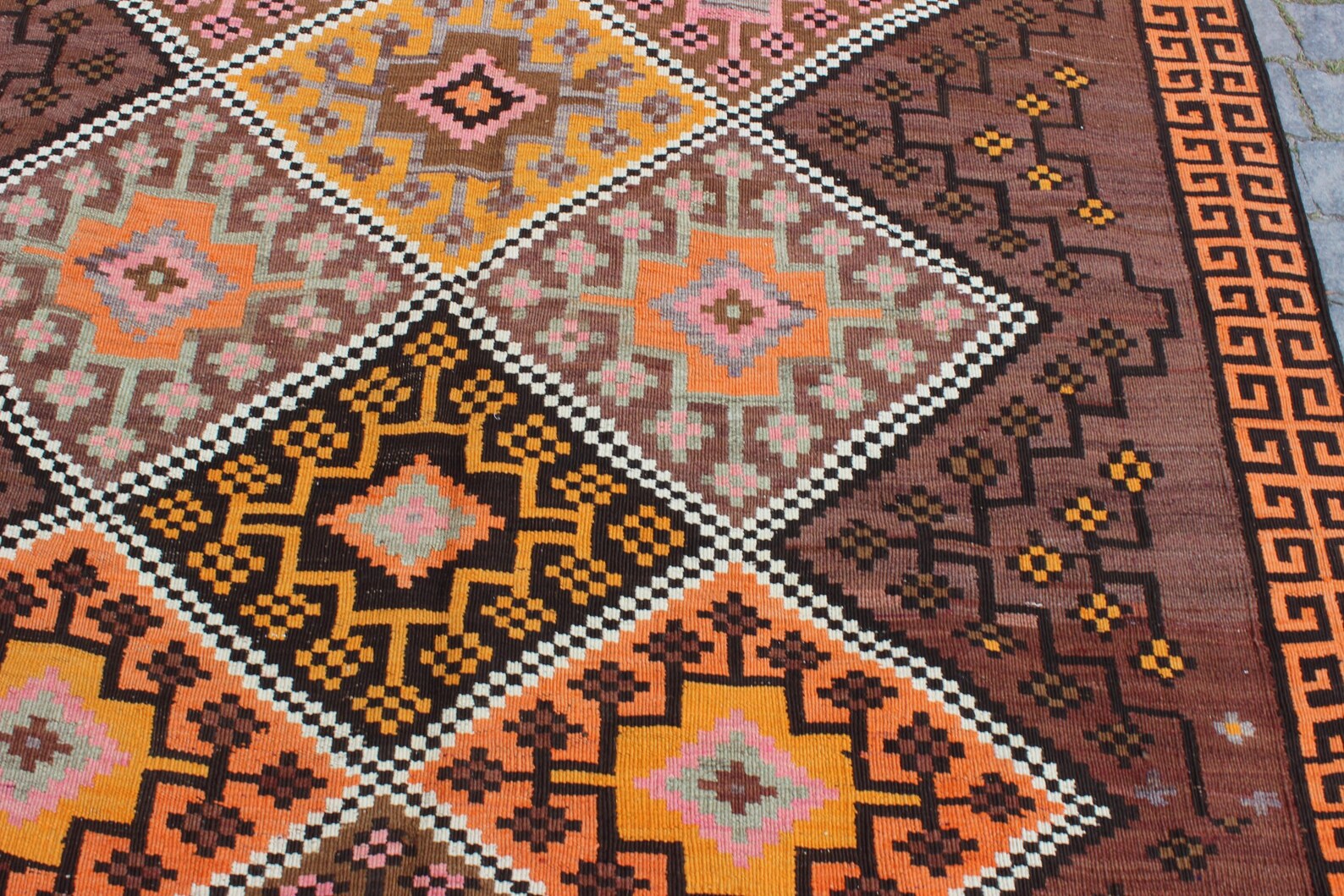 XL Vintage Turkish Accent Area Rug 5.6 x 10.2 ft