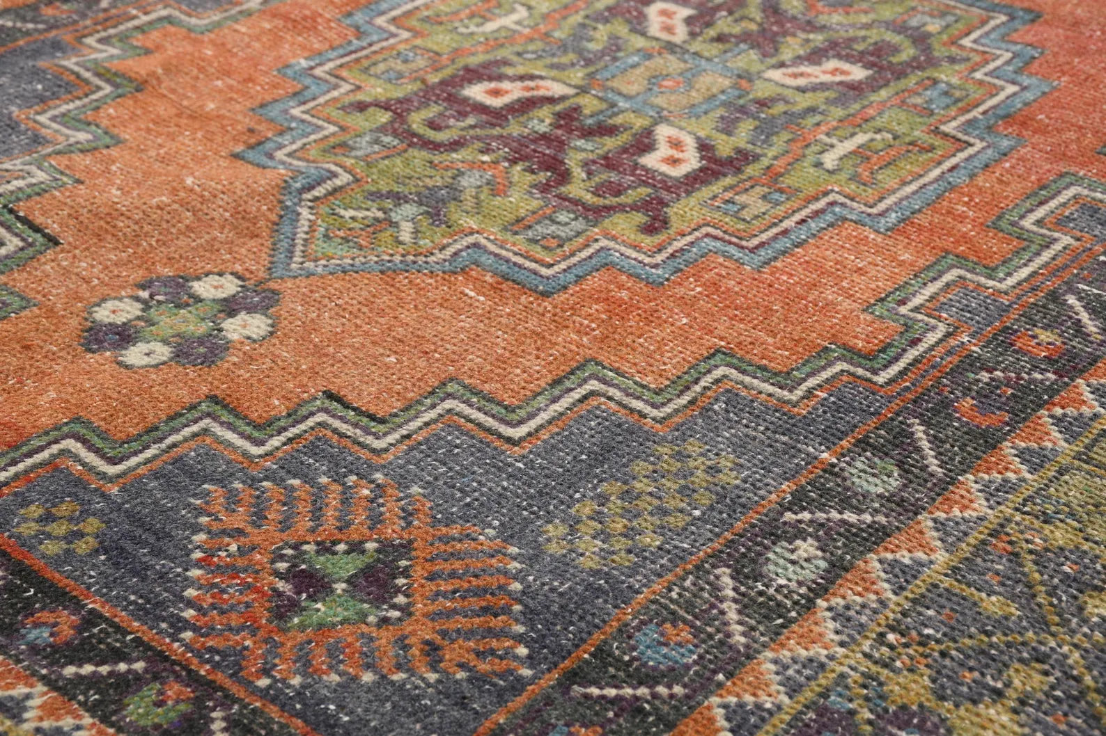 Vintage Turkish Accent Area rug 3.5 x 6.5 ft