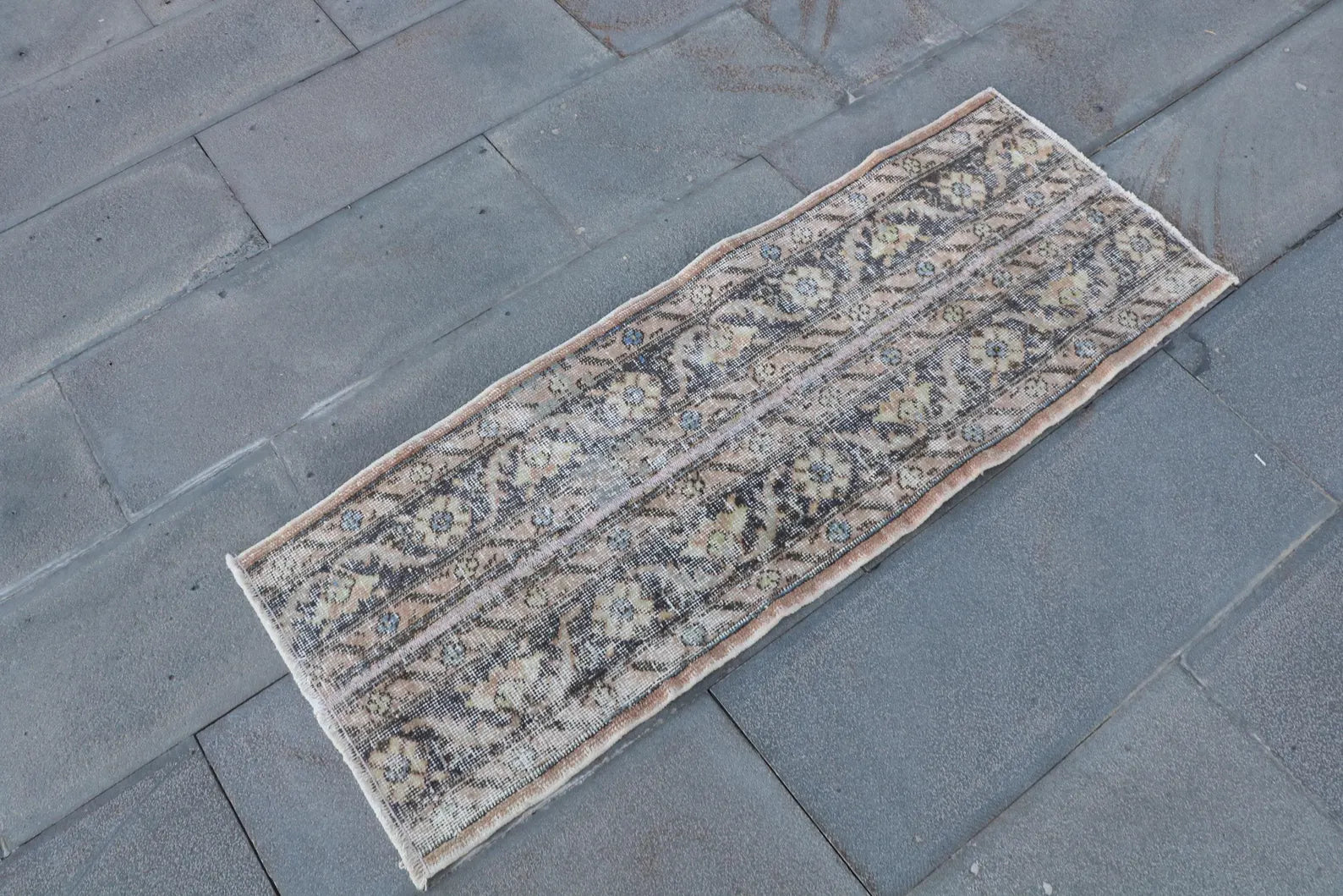 Vintage Turkish Runner Rug 1.5 x 4.2 ft