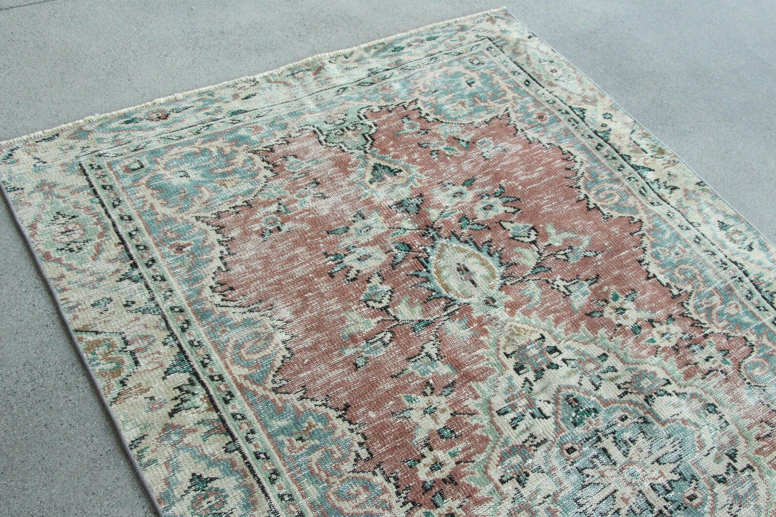 Vintage Turkish Accent Area rug 4.5 x 8.2 ft