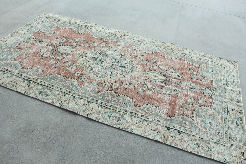 Vintage Turkish Accent Area rug 4.5 x 8.2 ft