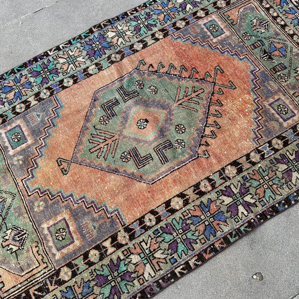 Vintage Turkish Accent Area rug 3.4 x 5.6 ft