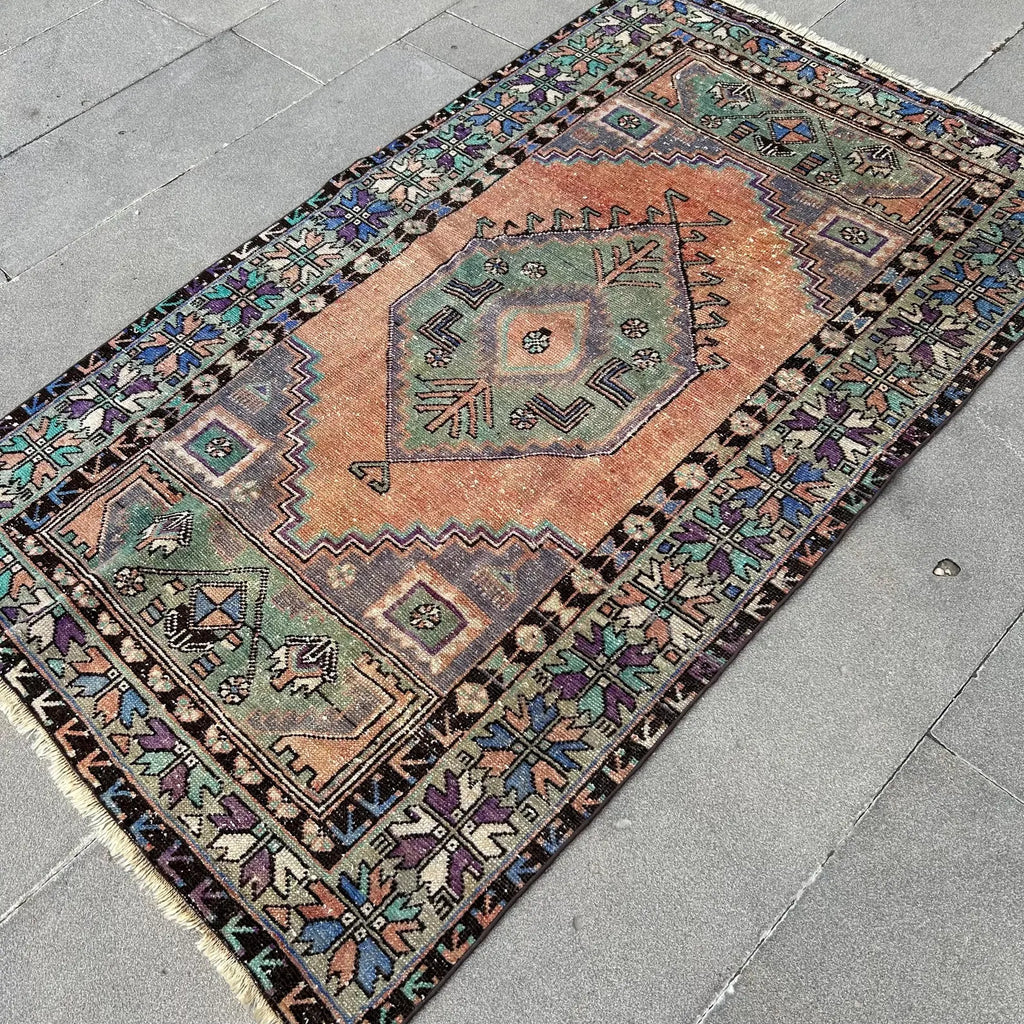 Vintage Turkish Accent Area rug 3.4 x 5.6 ft