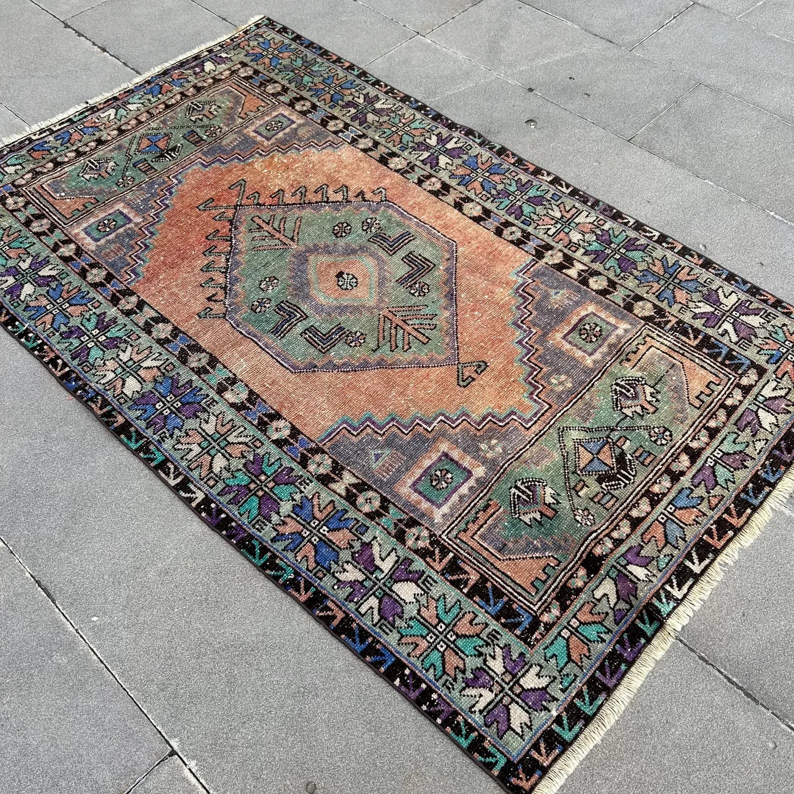 Vintage Turkish Accent Area rug 3.4 x 5.6 ft