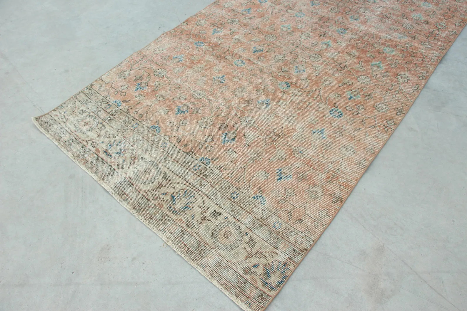 Vintage Turkish Accent Area rug 4.4 x 9.9 ft