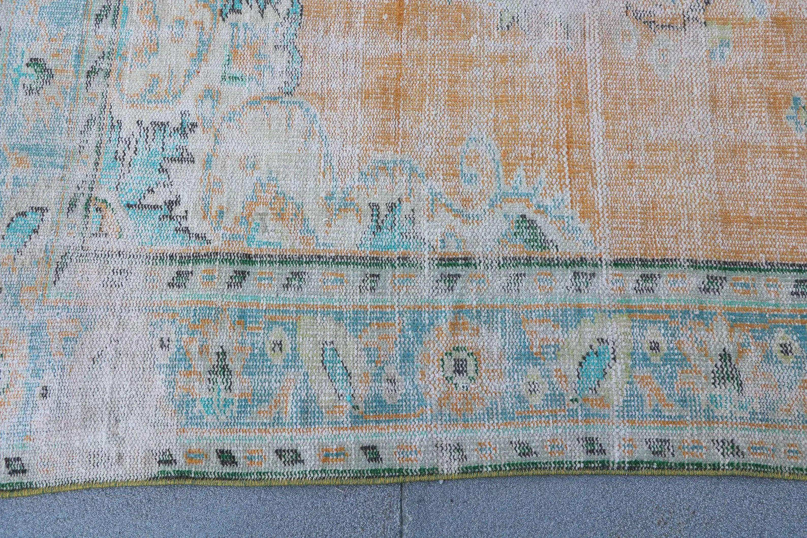 XL Vintage Turkish Accent Area rug 5.8 x 9.3 ft