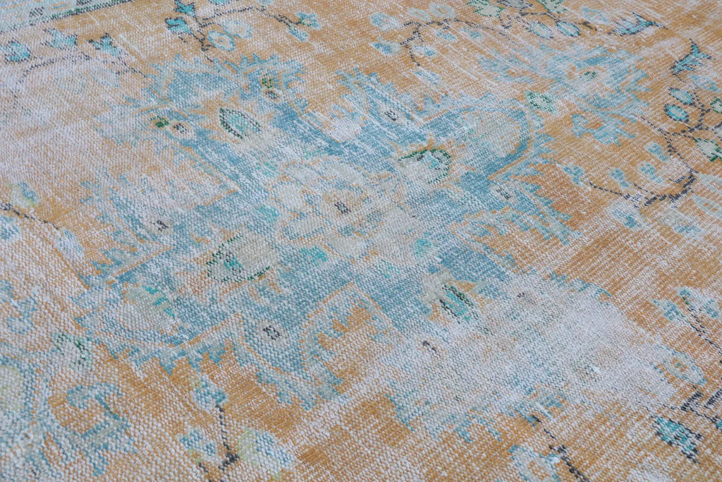 XL Vintage Turkish Accent Area rug 5.8 x 9.3 ft