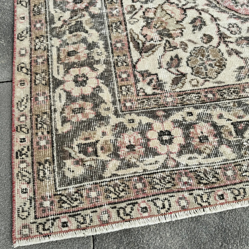 XL Vintage Turkish Accent Area Rug 6.6 x 9.9 ft