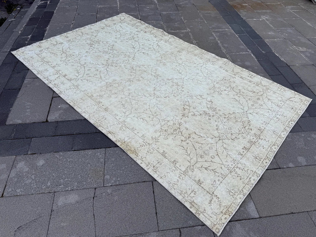 XL Vintage Turkish Accent Area Rug 5.2 x 8.8 ft