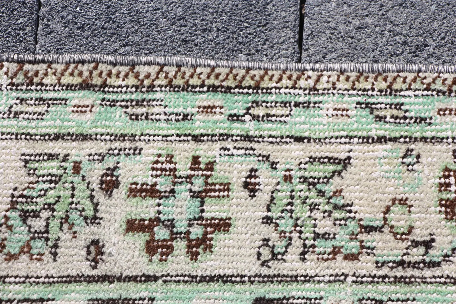 Vintage Turkish Accent Area rug 5.1 x 8.2 ft