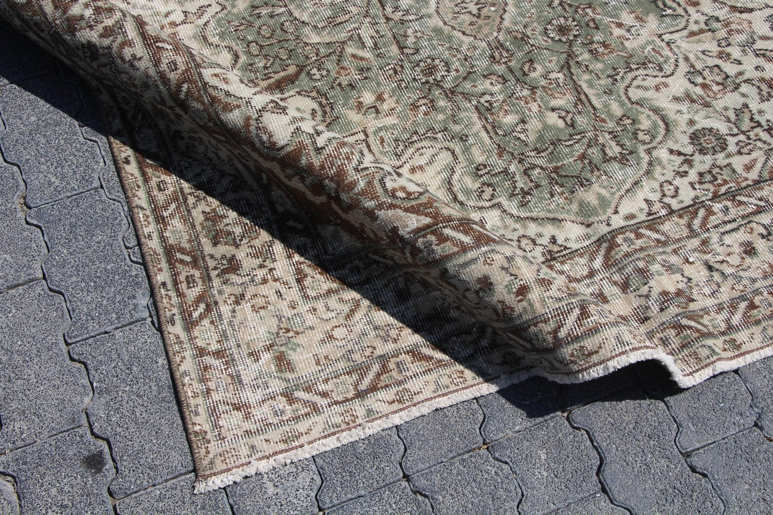 Vintage Turkish Accent Area rug 4.9 x 8 ft
