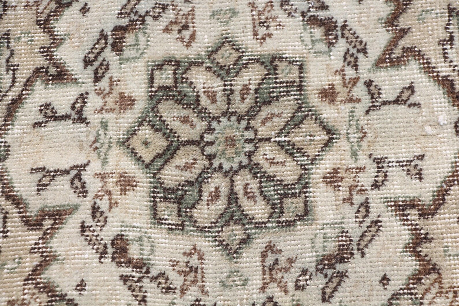 Vintage Turkish Accent Area rug 4.9 x 8 ft