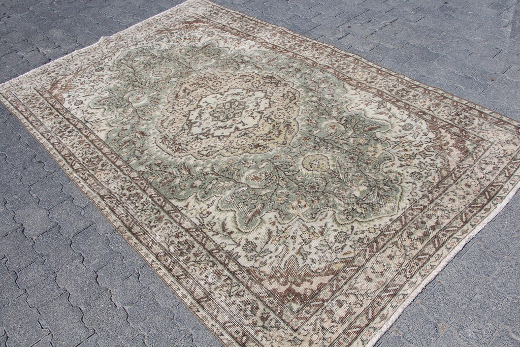 Vintage Turkish Accent Area rug 4.9 x 8 ft