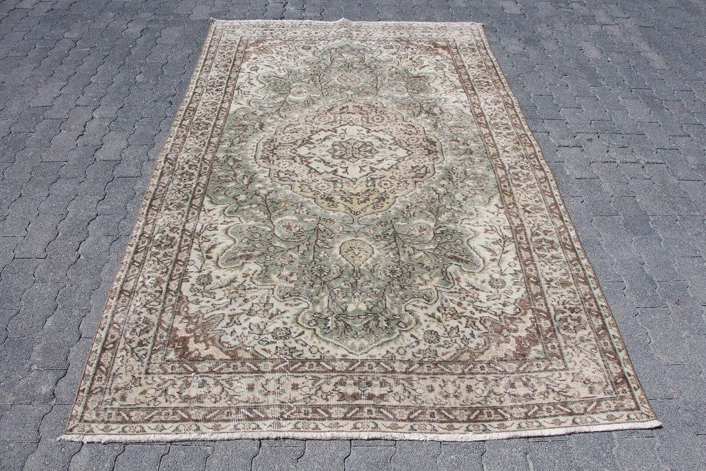 Vintage Turkish Accent Area rug 4.9 x 8 ft