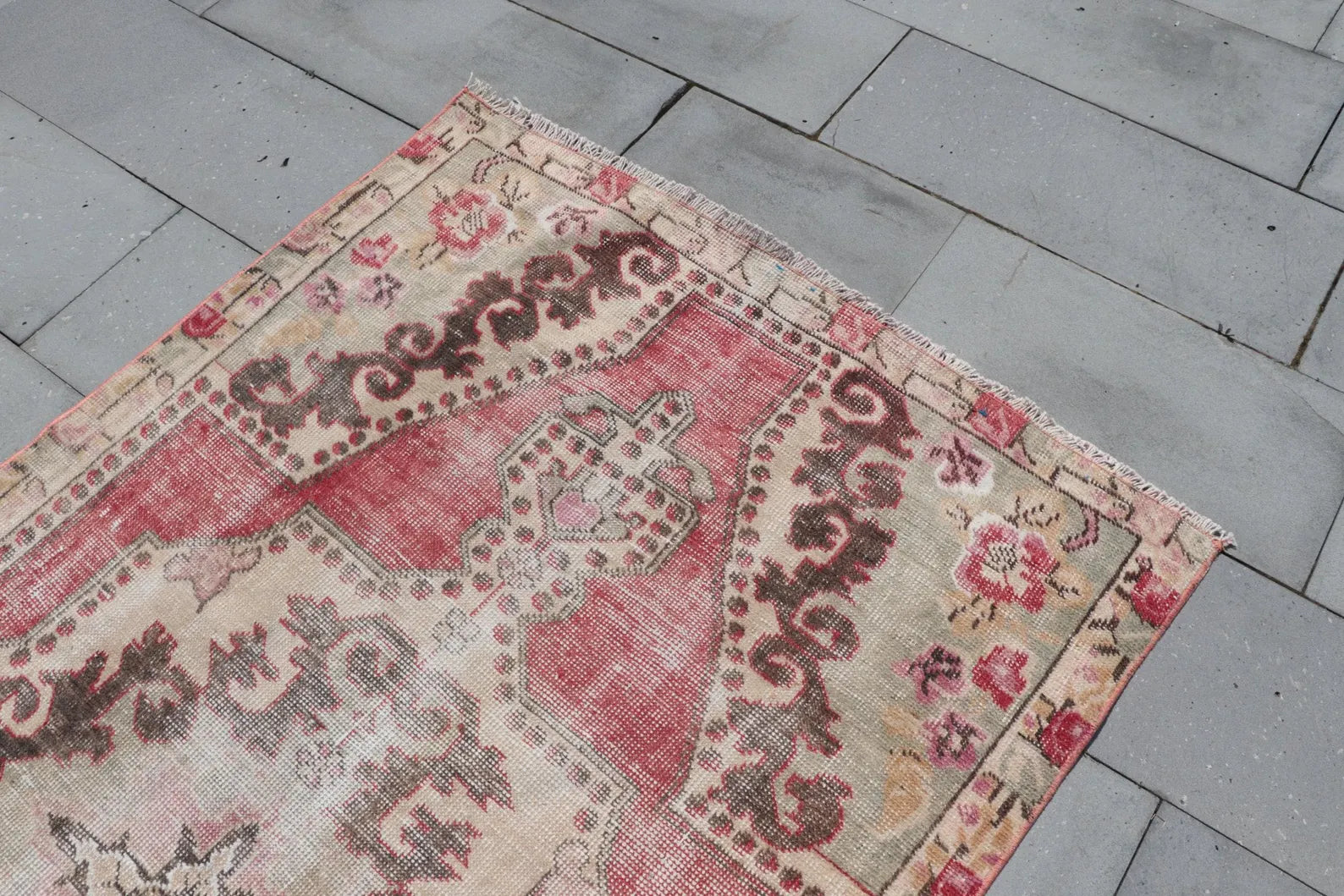 Vintage Turkish Accent Area rug 3.8 x 6.9 ft