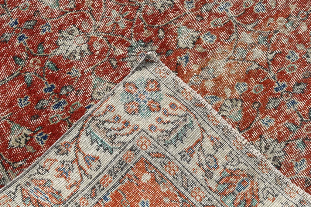 Vintage Turkish Accent Area rug 4.7 x 8 ft