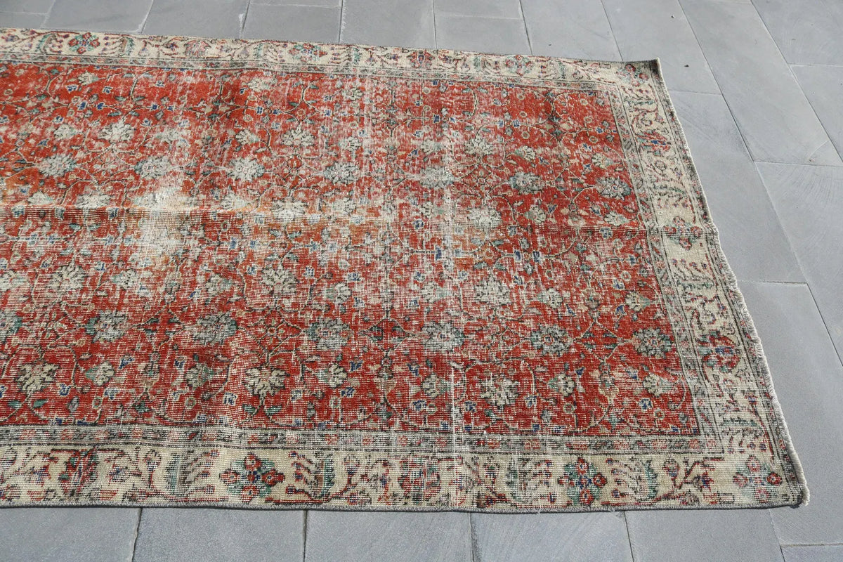 Vintage Turkish Accent Area rug 4.7 x 8 ft