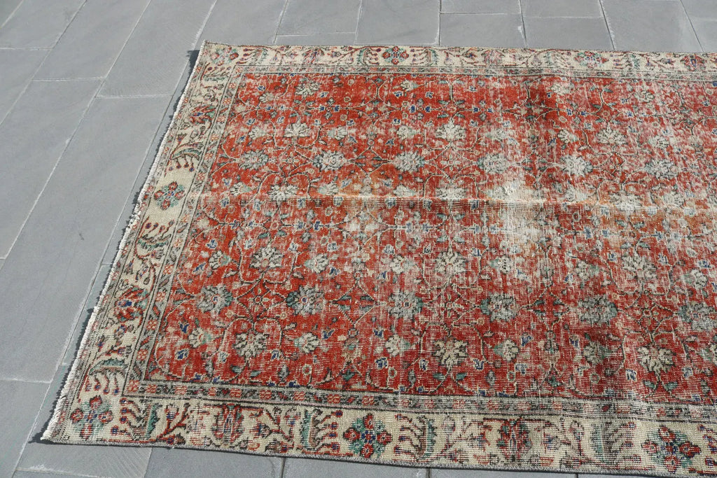 Vintage Turkish Accent Area rug 4.7 x 8 ft