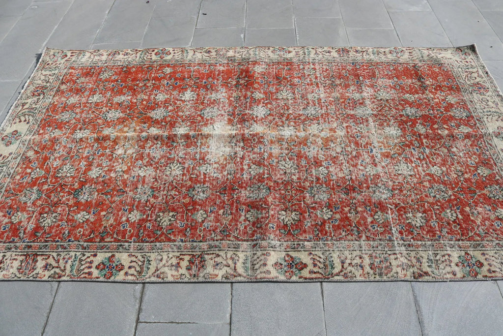 Vintage Turkish Accent Area rug 4.7 x 8 ft