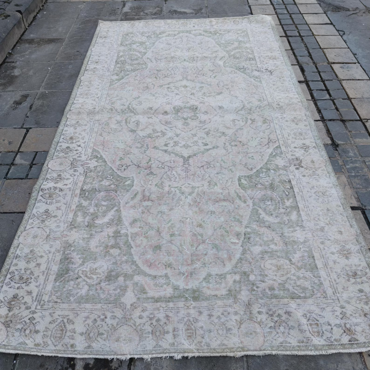 Vintage Turkish Accent Area rug 4 x 8.2 ft