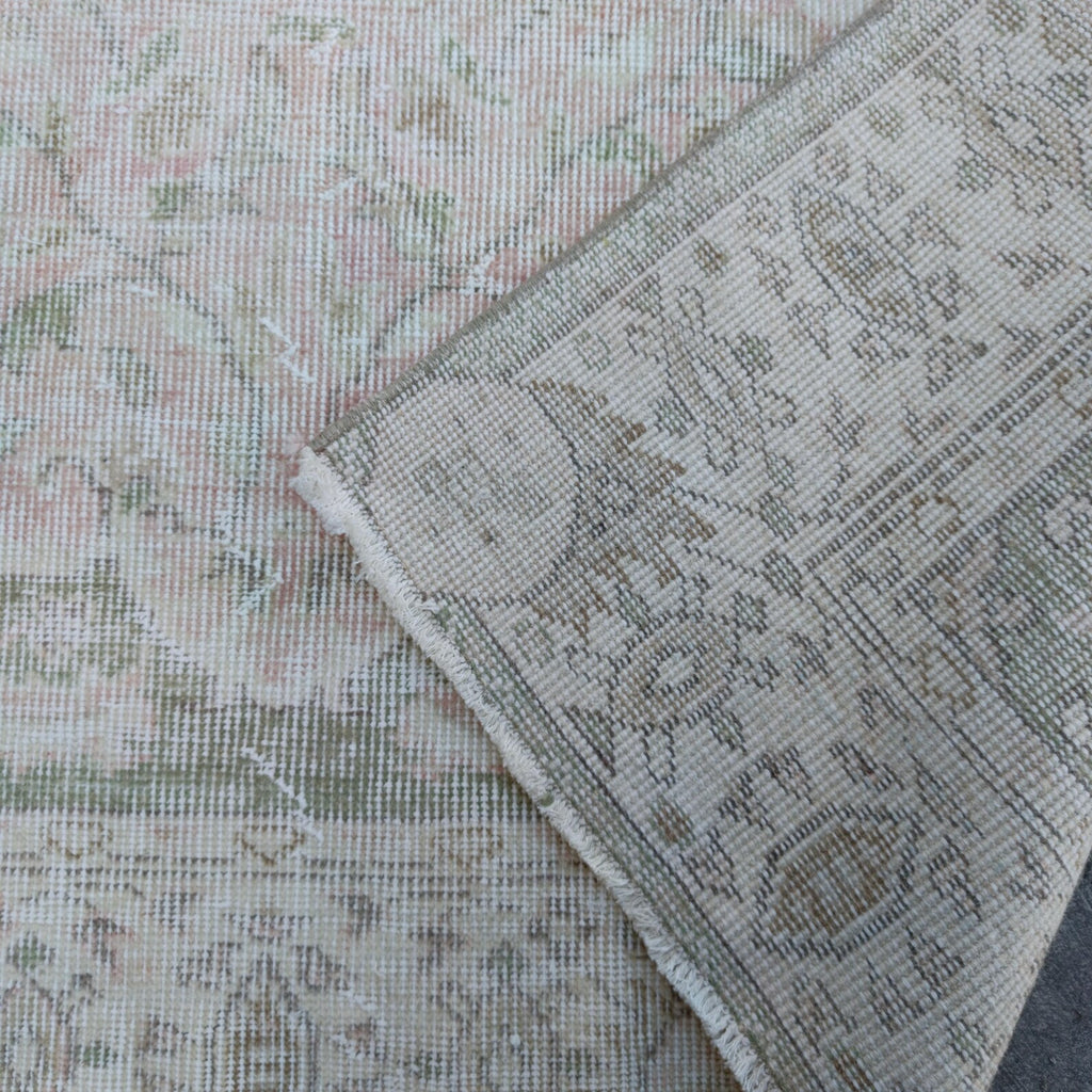 Vintage Turkish Accent Area rug 4 x 8.2 ft