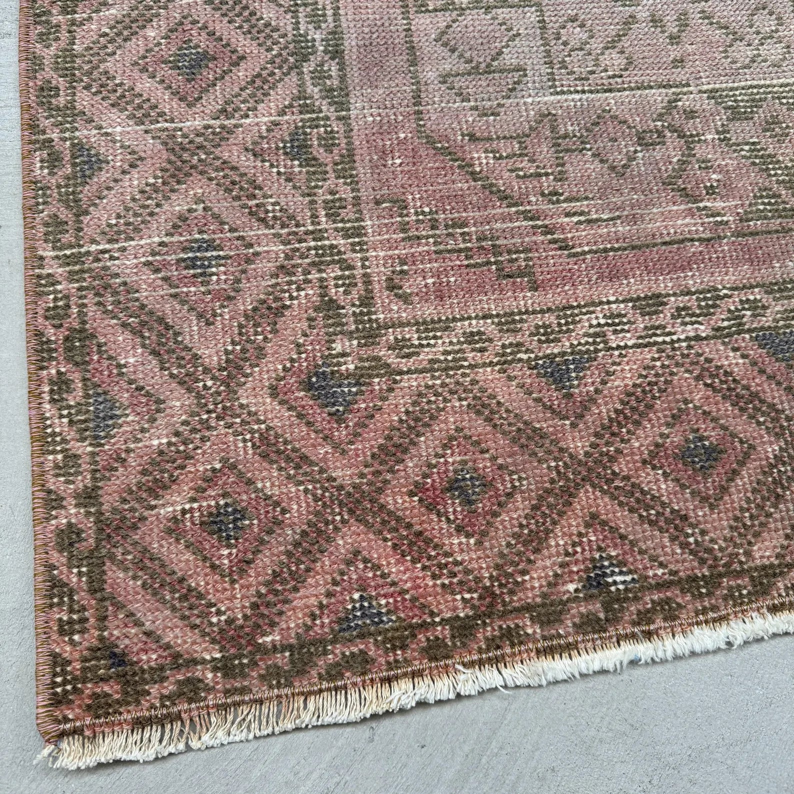 Vintage Turkish Accent Area rug 3.6 x 5.8 ft