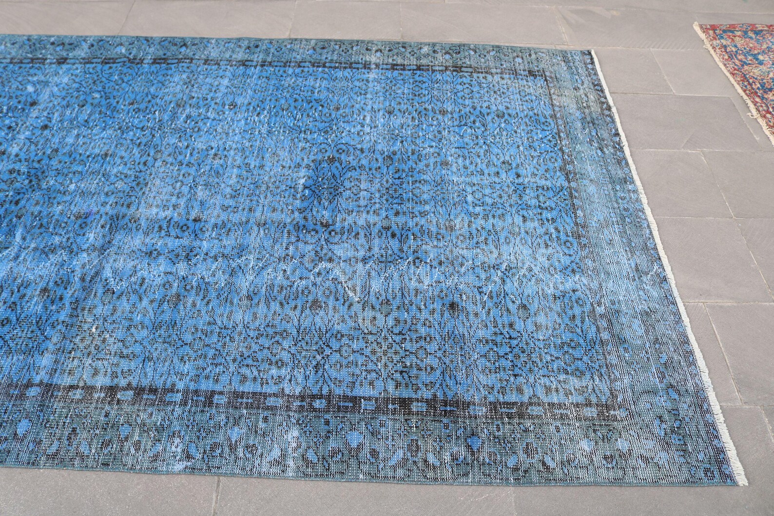 XL Vintage Turkish Accent Area Rug 5.4 x 9.7 ft