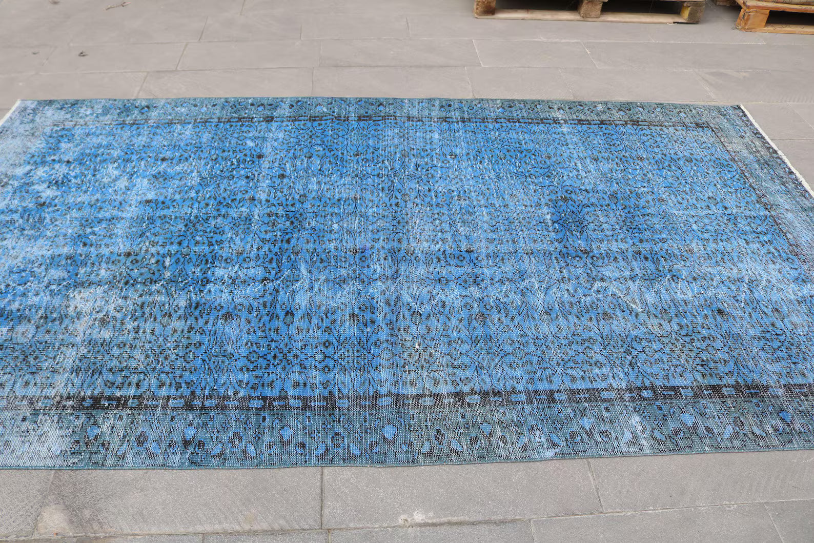 XL Vintage Turkish Accent Area Rug 5.4 x 9.7 ft